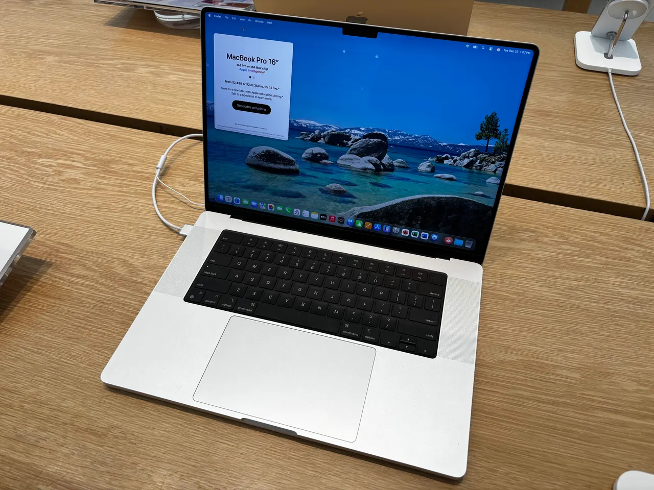 Apple MacBook Pro 16 (M4 Max, 2024)