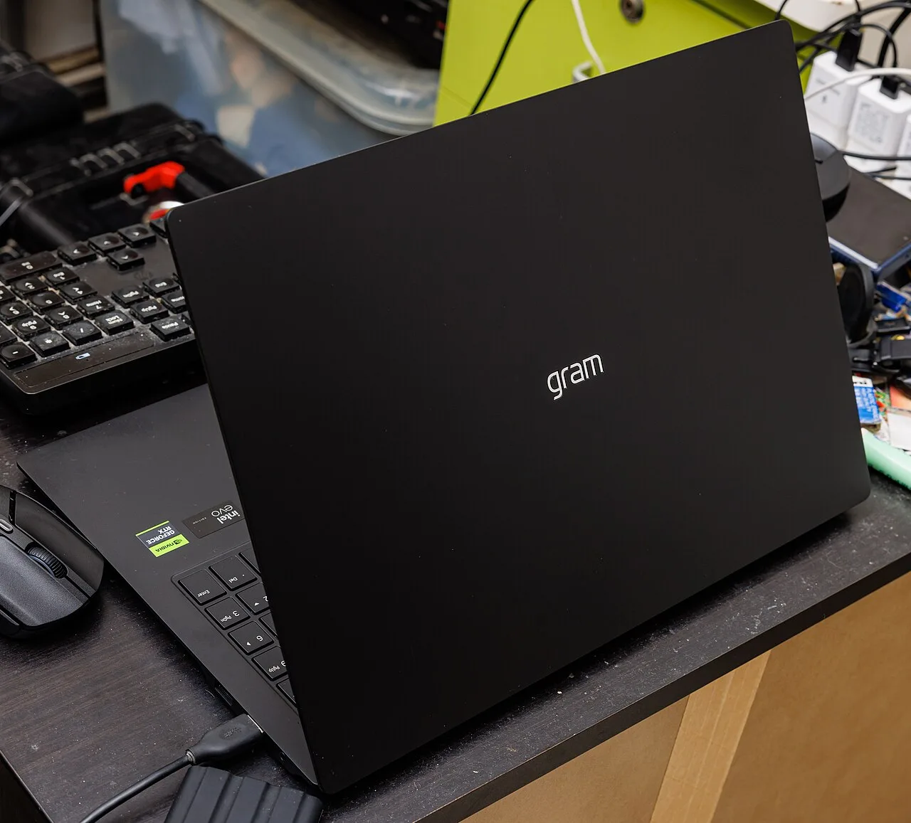 LG Gram Pro 2-in-1 16 (16T90TP, 2025)